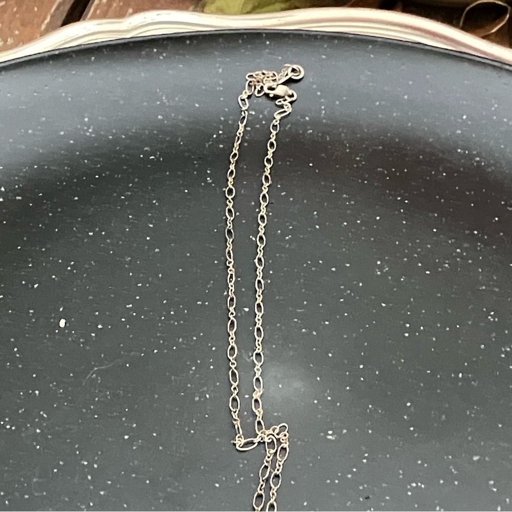 Delicate Filigree Stamped 925 Sterling Peridot Cross Necklace. EUC. - Picture 5 of 9